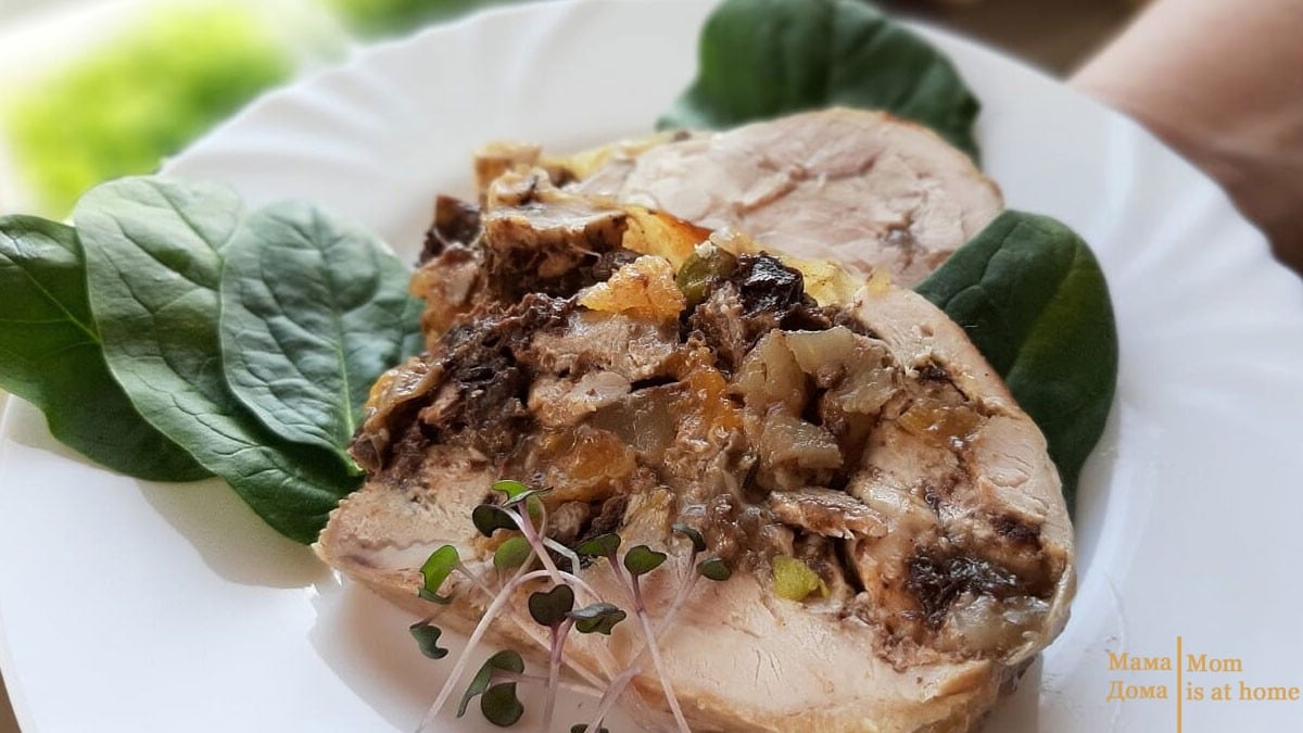 Подача фаршированной курицы