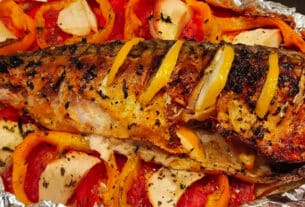 Смачна скумбрія в духовці з овочами