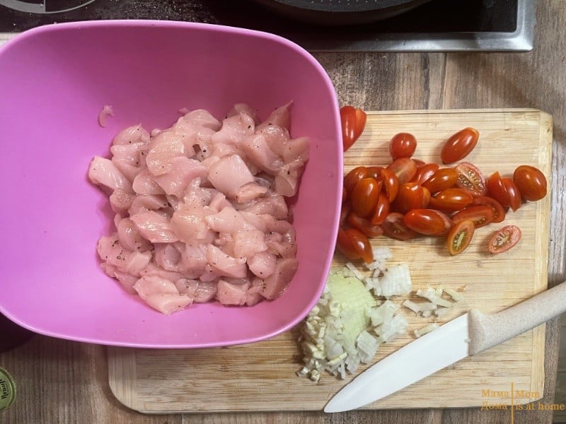 Паста з куркою та соусом песто- покроково 1