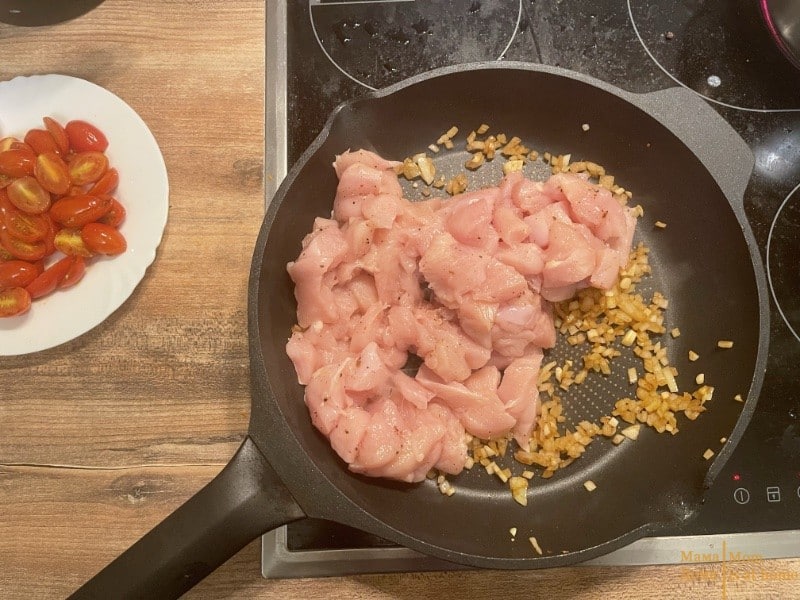 Паста з куркою та соусом песто- покроково2