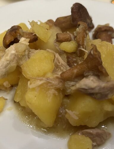 картопля з куркою та грибами