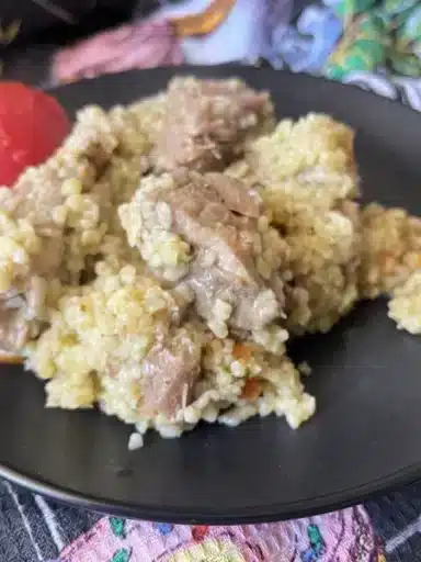 Булгур з м'ясом на сковороді