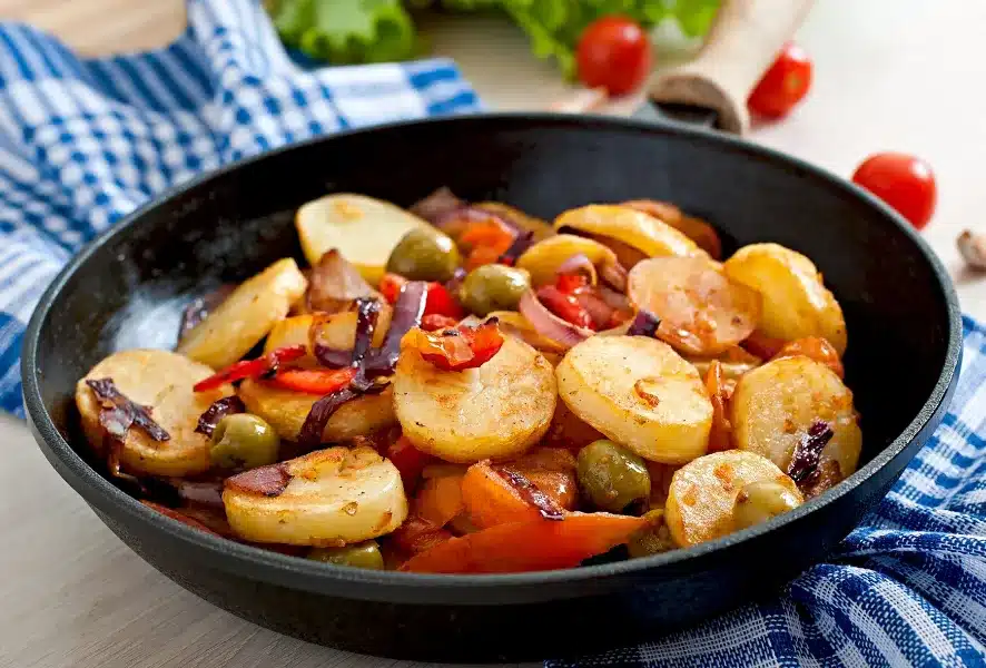 Картопля з овочами та прянощами