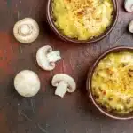 Фарширована картопля “гармошка” з ковбасками та сиром