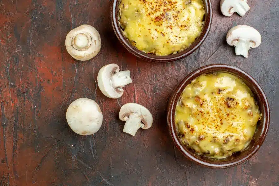 Класичний жюльєн з куркою та грибами