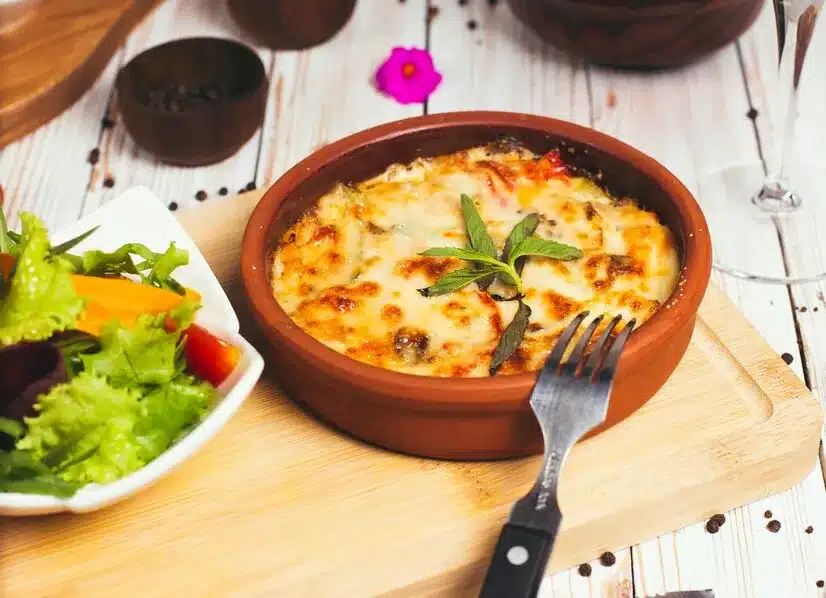 Жюльєн з куркою, шинкою та сиром