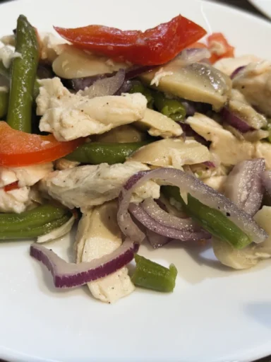 Салат із відварною куркою, стручковою квасолею та печерицями/ Фото Альохіна Олена, mamadoma.top